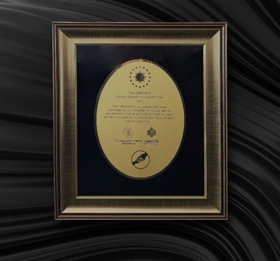 8 Mayıs 2025 tarihinde Cumhurbaşkanlığı Külliyesinde düzenlenen Vakıflar Haftası Toplu Açılış Töreni’nde, “Vakıf ve Aile” teması kapsamında “Yılın Vakfı” ödülü, aile kurumunu güçlendirmeye yönelik çalışmaları nedeniyle Mehir Vakfımıza verildi. <a href="/mehirvakfi/">Mehir Vakfı</a> <a href="/sinanaksu/">Sinan Aksu</a> <a href="/RTErdogan/">Recep Tayyip Erdoğan</a>