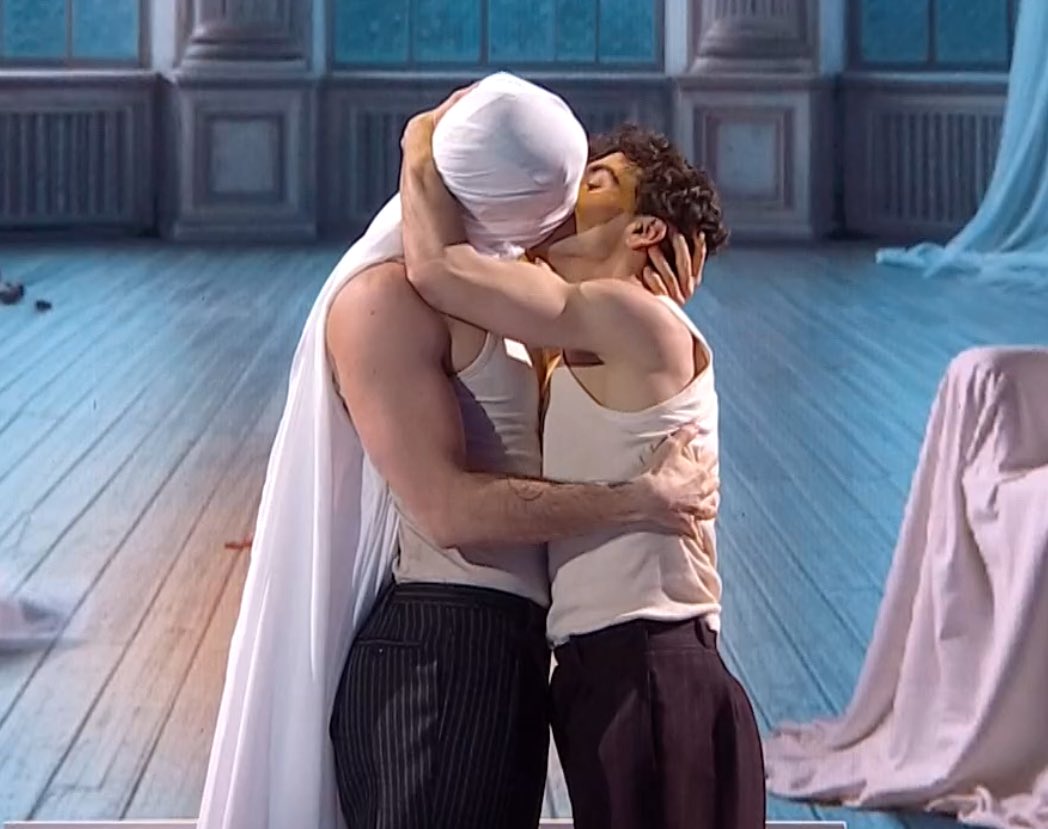 questa esibizione, questo messaggio bellissimo.
CHAPEAU 
#amici24