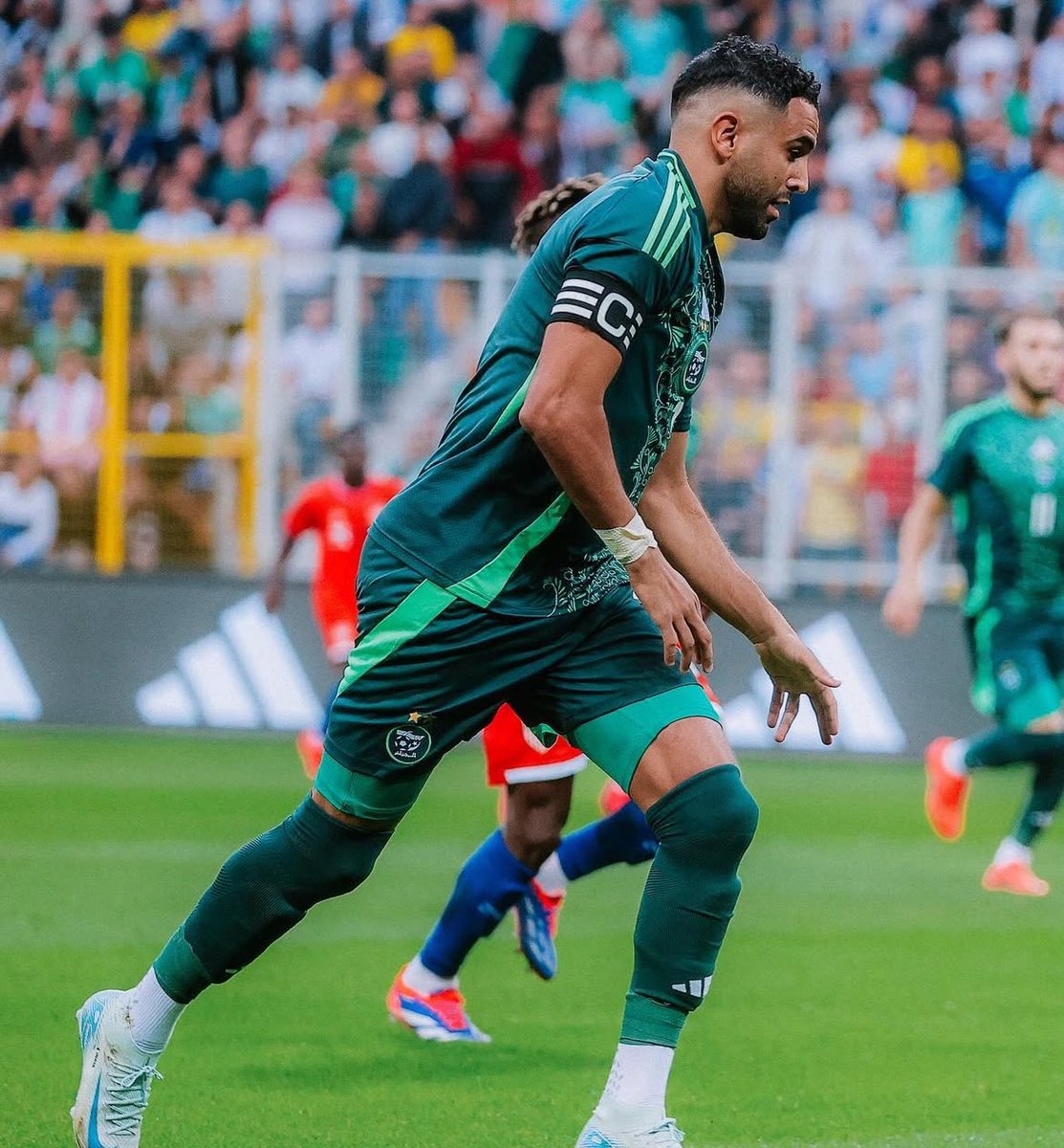 🎙️ Daoud a fait son choix : 

Son joueur préféré en sélection , c’est Riyad Mahrez ! 🇩🇿