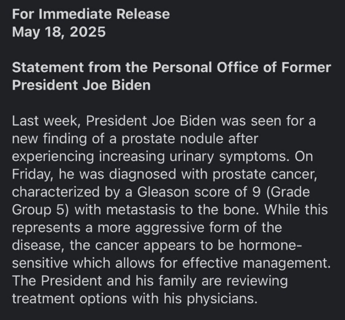 AlertaNews24's tweet photo. 🇺🇸 | URGENTE: Declaración de la Oficina Personal del expresidente Joe Biden: "La semana pasada, el presidente Joe Biden fue examinado por un nuevo hallazgo de un nódulo prostático tras experimentar un aumento de síntomas urinarios. El viernes, se le diagnosticó cáncer de próstata, caracterizado por una puntuación de Gleason de 9 (Grupo de Grado 5) con metástasis ósea. Si bien se trata de una forma más agresiva de la enfermedad, el cáncer parece ser hormonosensible, lo que permite un manejo eficaz.

El presidente y su familia están evaluando las opciones de tratamiento con sus médicos".