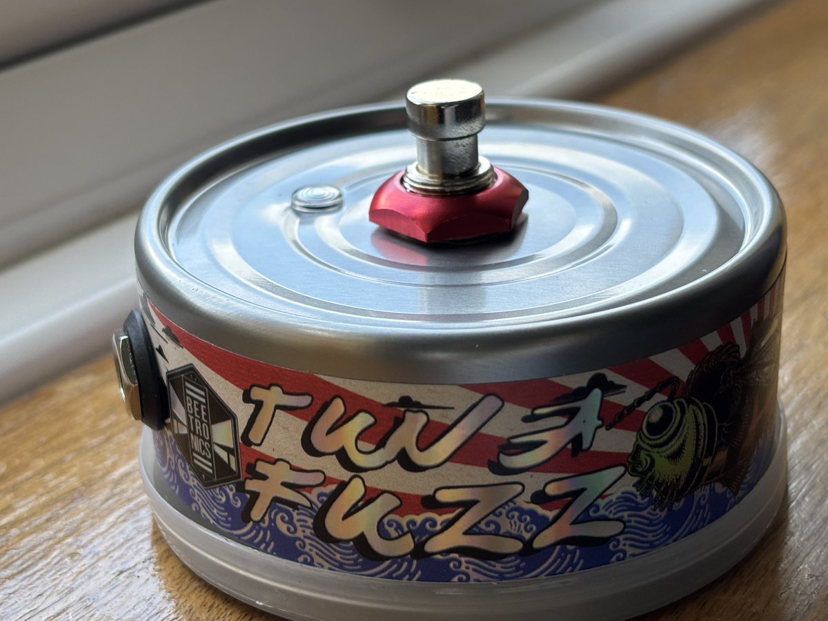 paulwatts003's tweet photo. I also managed to get a #Beetronics TUNA FUZZ Japan Limited “大漁”
Which is loud, fuzzy and super dirty - Just what you want from a fuzz! https://t.co/JBpXrM6EPM