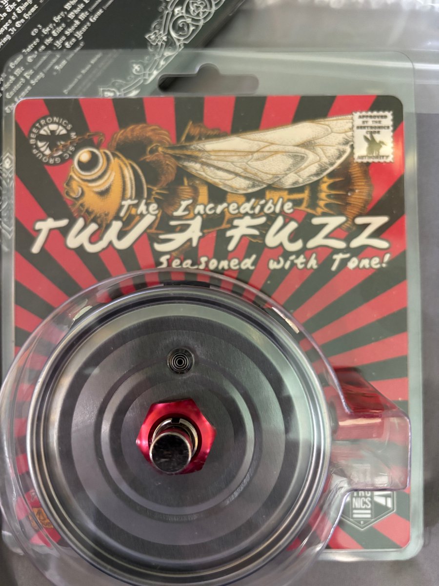 paulwatts003's tweet photo. I also managed to get a #Beetronics TUNA FUZZ Japan Limited “大漁”
Which is loud, fuzzy and super dirty - Just what you want from a fuzz! https://t.co/JBpXrM6EPM