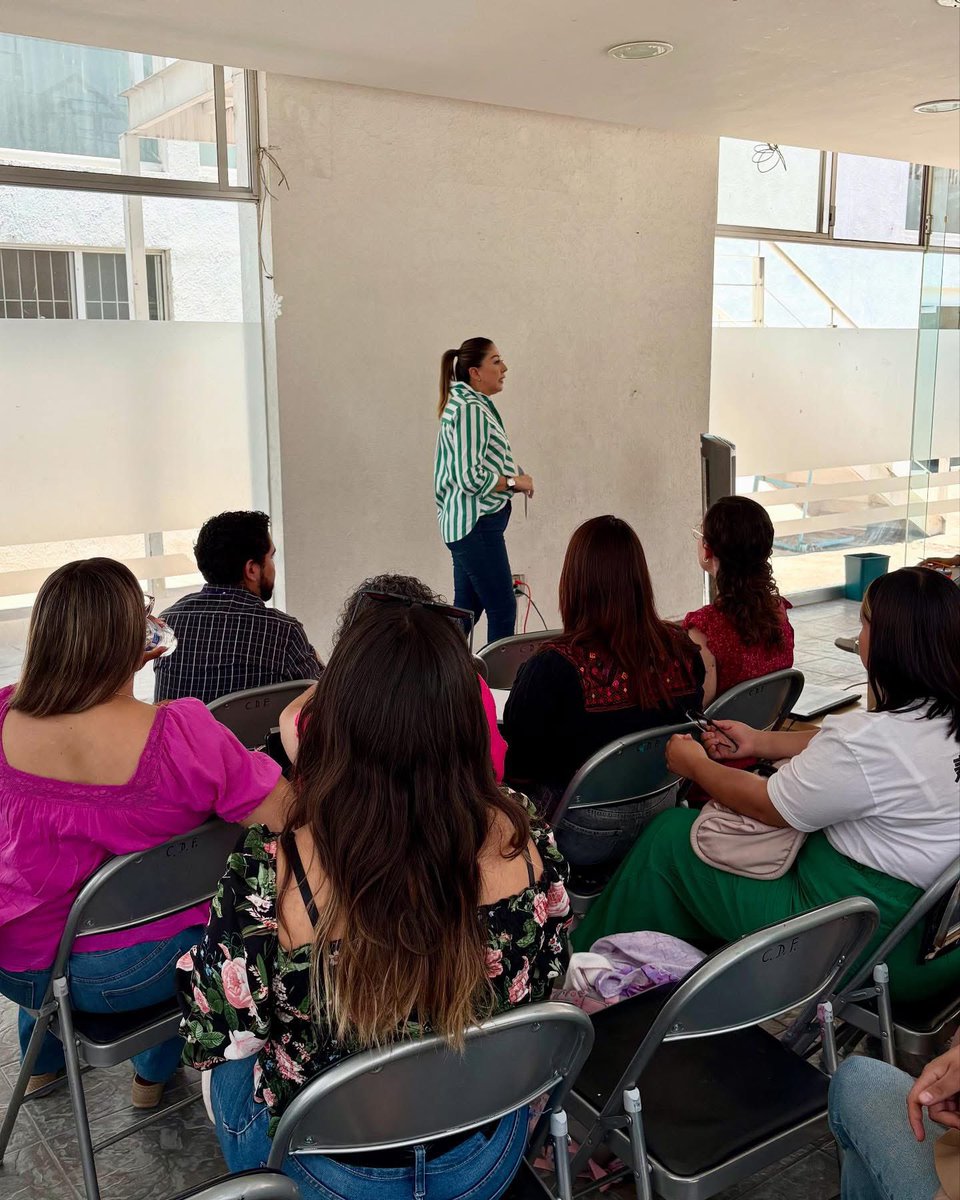 IAMujeres's tweet photo. La Directora General  @PatyCardenasD dio la bienvenida a las profesionistas que se suman al programa federal PAIBIM, enfatizó que su labor será clave para seguir construyendo un Aguascalientes más justo, igualitario y seguro para todas las mujeres y niñas.
#ElGiganteDeMéxico https://t.co/bbuikA19Le