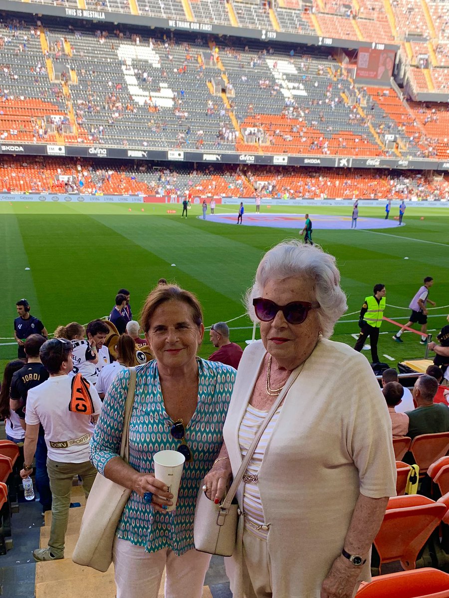 Termina una temporada para olvidar, pero vendrán otras y, seguro, mejores. Por muchos más partidos juntas siempre en MESTALLA! Amunt!🦇❤️