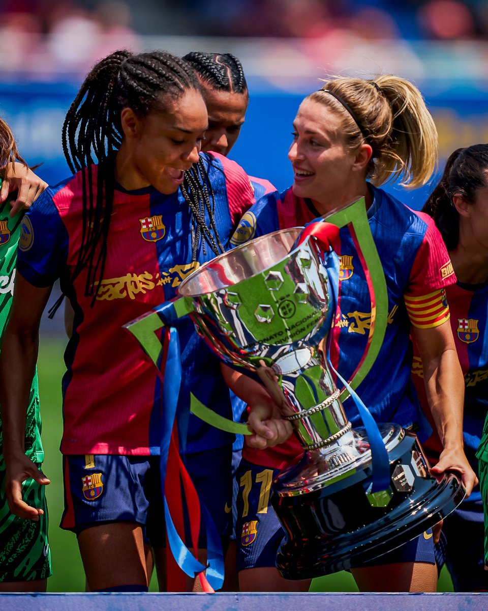 ▪️ Women’s team lifts Liga F trophy
▪️ Men’s team lifts La Liga trophy

Good day to be a Barcelona fan 😎