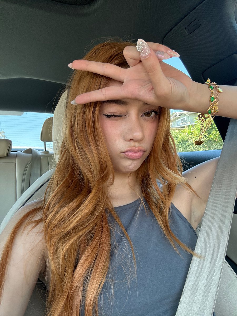 mikayla ✩ tweet media