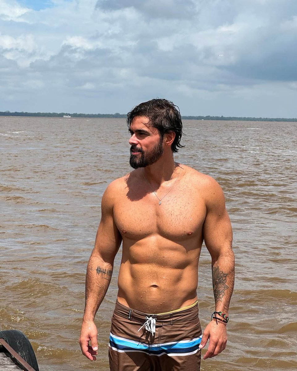 MarcioRolimOF's tweet photo. 10 boys deliciosos (alguns gays e um até tem Onlyfans) que o padre Fábio de Melo segue, pra gente apreciar (se o padre segue, não é pacado).
1. Jules Vandystadt - diretor musical e arranjador, canta muito, talentosíssimo, é amante da natureza e faz trabalhos com crianças + https://t.co/spJWXXoyxA