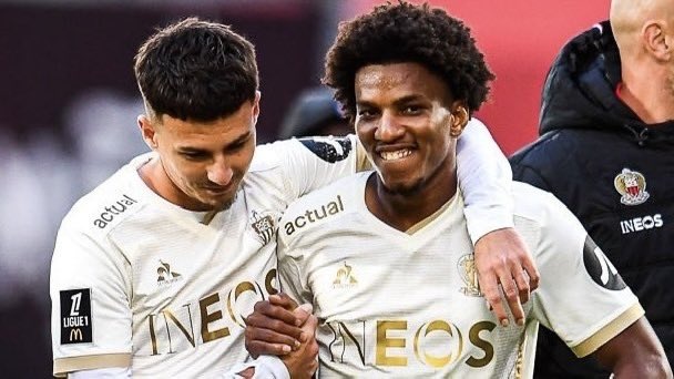 📸 Hicham Boudaoui identifie Tom Louchet avec le drapeau 🇩🇿 !

👉 Et oui, Louchet a bien des origines algériennes…