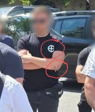 GhjuventuManca's tweet photo. Manifestation à Bastia de l'extrême droite: échec complet pour ceux qui ont voulu s'approprier la cause de la protection de l'enfance à des fins politicardes.
L'invitation est parvenue à des militants néo-nazis, comme ce jeune homme sympathique arborant des signes sans équivoque. https://t.co/jl71Ox6LL2