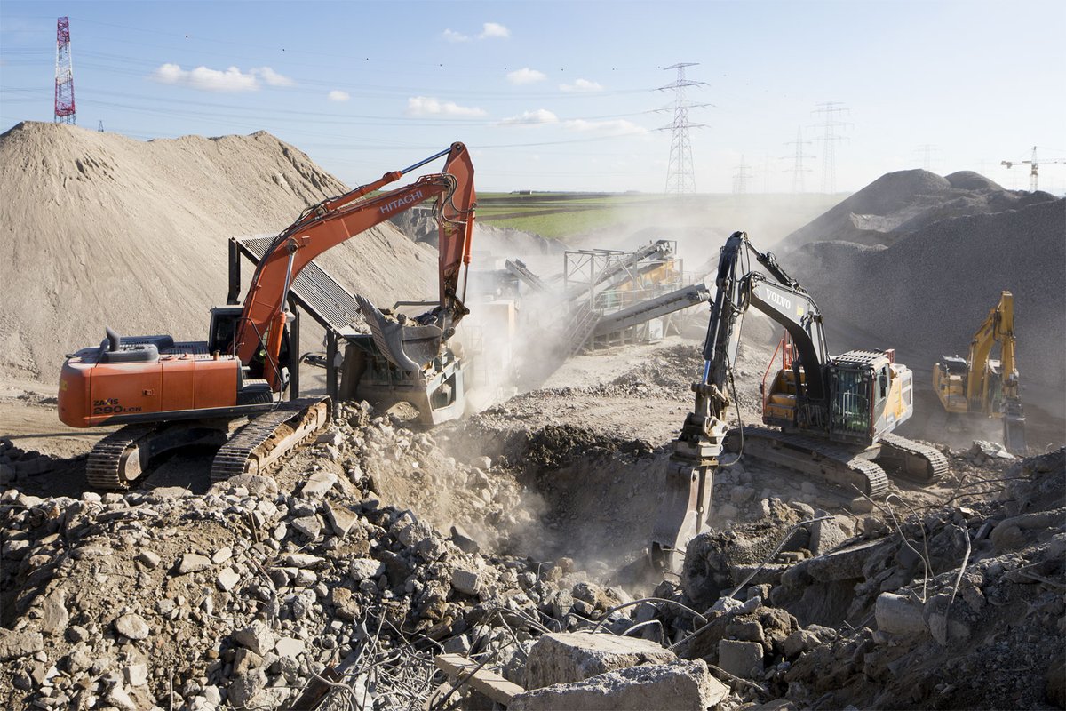 Die Bauindustrie rückt die Kreislaufwirtschaft immer stärker in den Fokus. Recycling, Wiederverwendung und nachhaltige Materialien sollen Ressourcen schonen und den ökologischen Fußabdruck der Branche deutlich verringern. meistertipp.de/aktuelles/news…