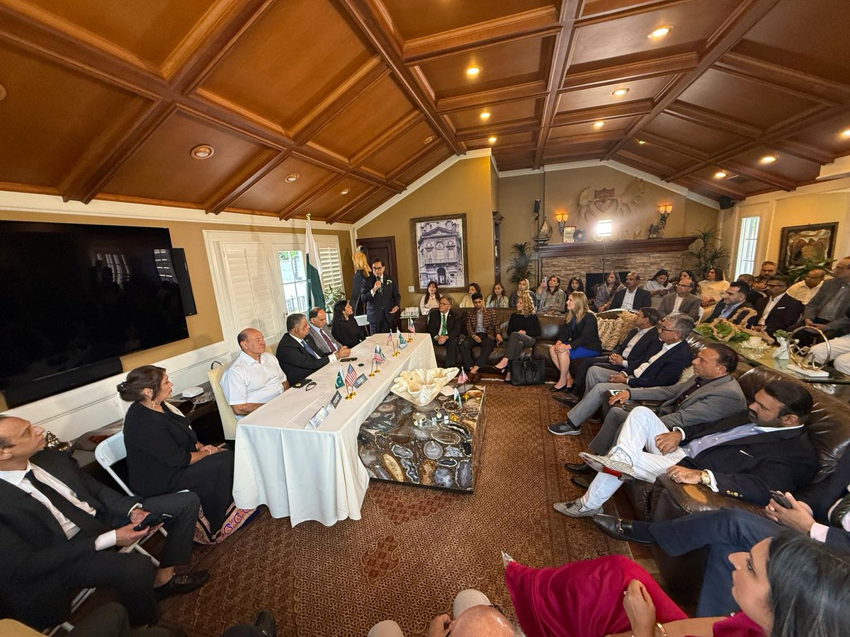 PakinLosAngeles's tweet photo. Ambassador of Pakistan to the US attended a community event arranged by Council of Pakistan. The event was also attended by elected federal and state officials alongwith prominent members of Pakistani-American community. https://t.co/YvkKyjVipq