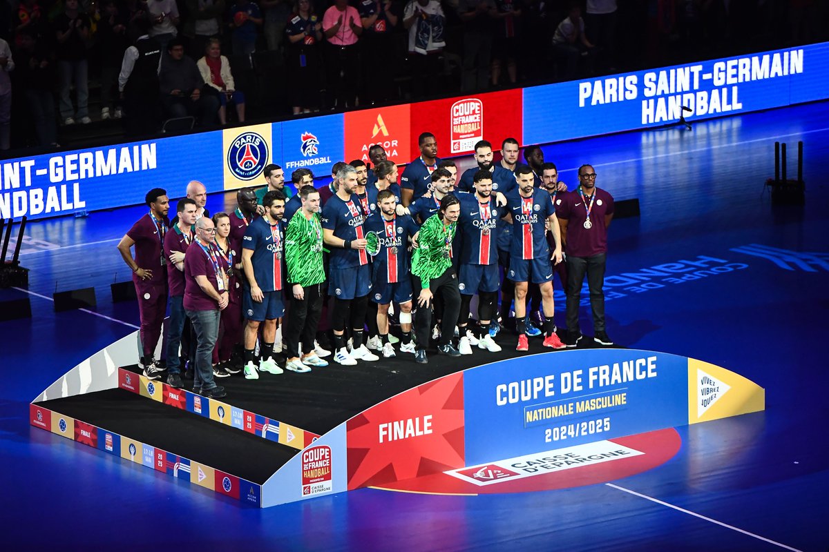 EspritHandball's tweet photo. Les 4 dernières finales se sont déroulées dans une super ambiance 🤩
Un grand bravo aux finalistes également pour leur superbe parcours !
#EspritHandball #CDFHandball25 https://t.co/Iya9JuZqcr