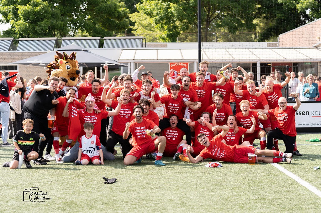 Rood Wit flikt het na een zinderende ontknoping in 4e klasse: kampioen en promotie voor de Veldhovenaren!
=> omroepveldhoven.nl/?p=22261