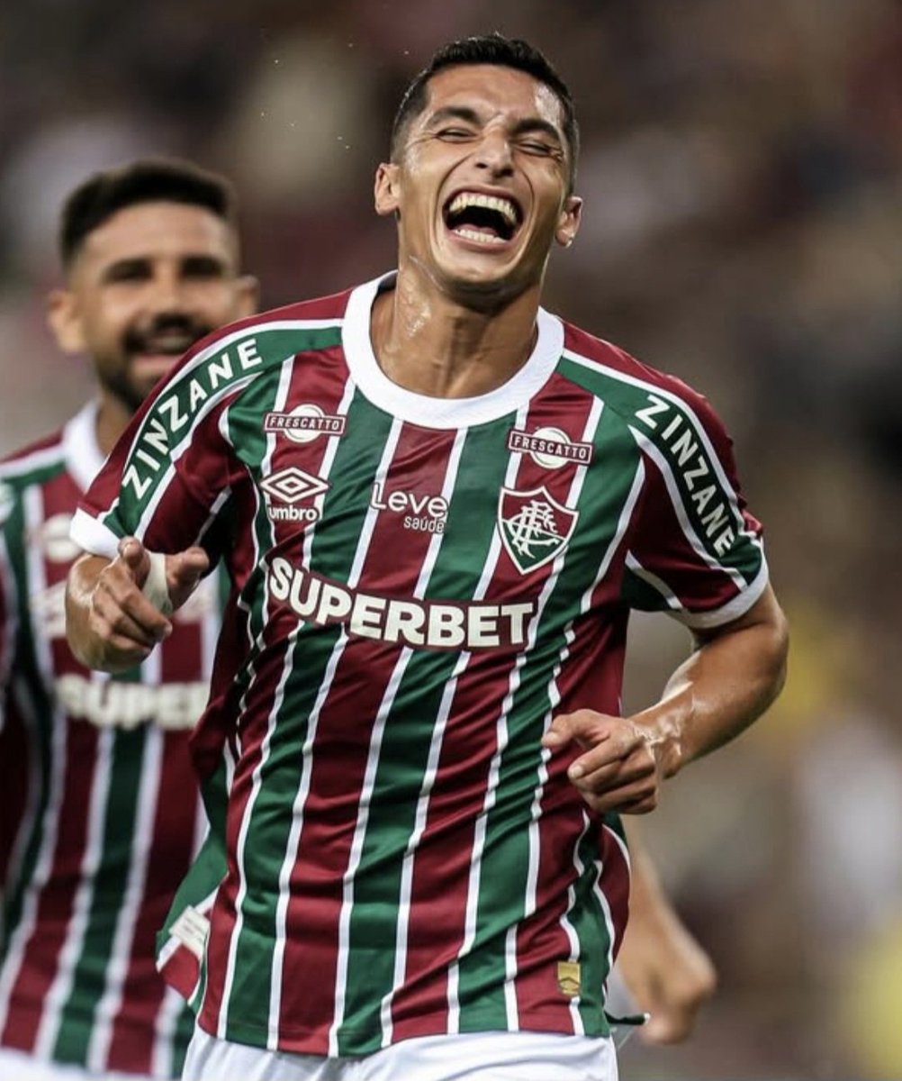 Como alguém pode dar com as travas da chuteira num homem tão puro com Kevin Serna...

Meu dia acabou, pessoal.