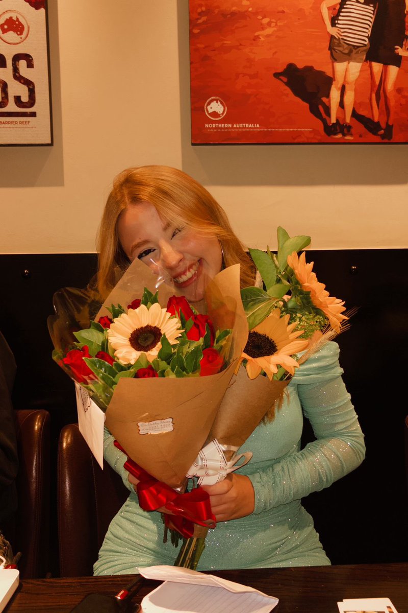 dudaCmara3's tweet photo. 💛🌻🌹❤️ https://t.co/vfnwzGKNgJ