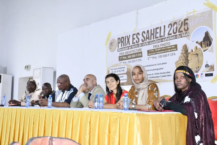 DieuMerciMercy's tweet photo. Lancement officiel du prix Es-Saheli hier au musée national du Mali.
Une initiative qui vise à valoriser le patrimoine bâti en terre notamment les mosquées anciennes mosquées non classées à travers la photographie.
Voir l'affiche sur la photo https://t.co/oqQzqTHGlW
