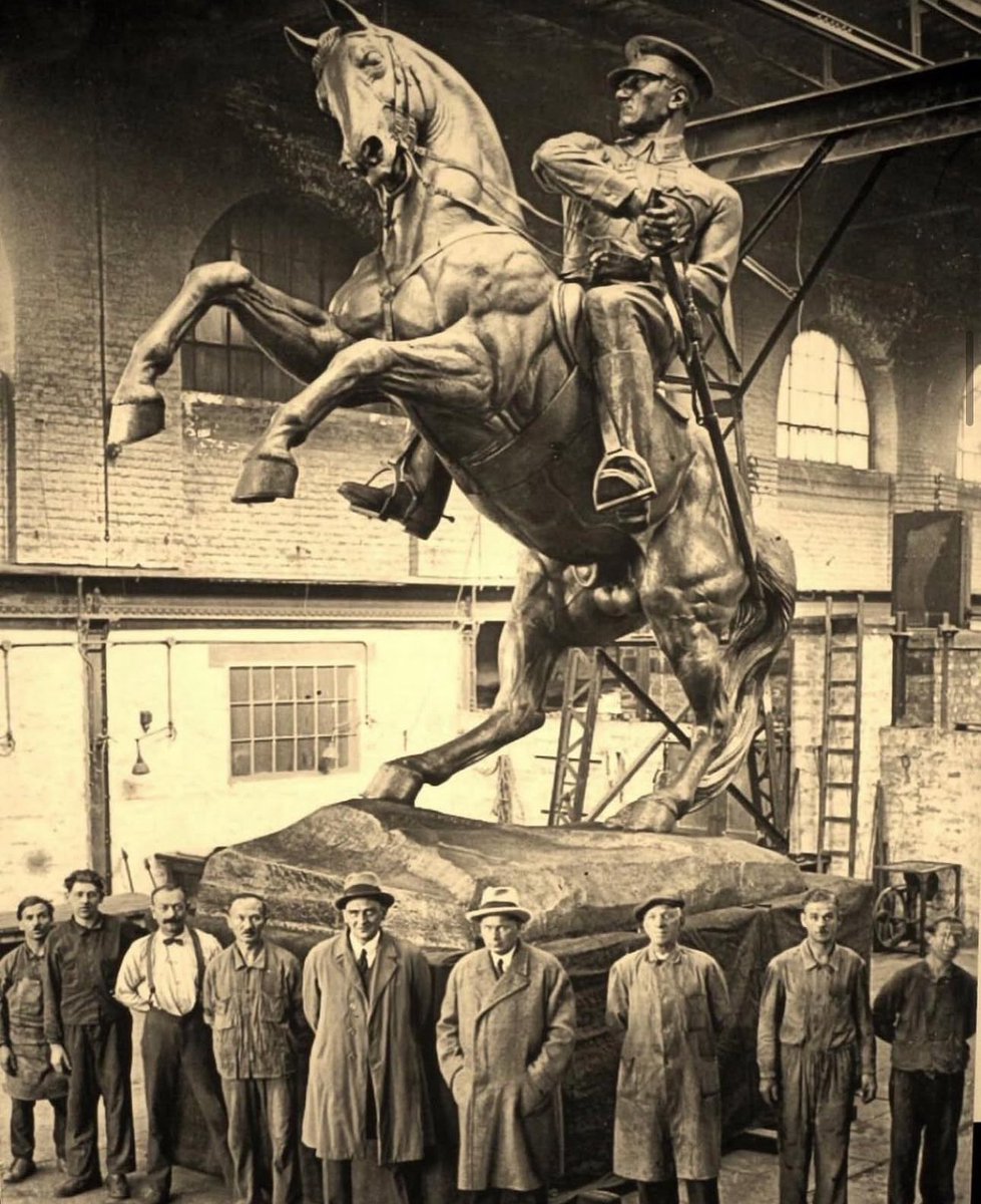 “... Türkiye Cumhuriyetinin, özellikle bugünkü gençliğine ve yetişmekte olan çocuklarına hitap ediyorum: Batı senden, Türk’ten çok geriydi. Manada, fikirde, tarihte bu böyleydi. Eğer bugün batı teknikte bir üstünlük gösteriyorsa, ey Türk Çocuğu, o kabahat da senin değil, senden