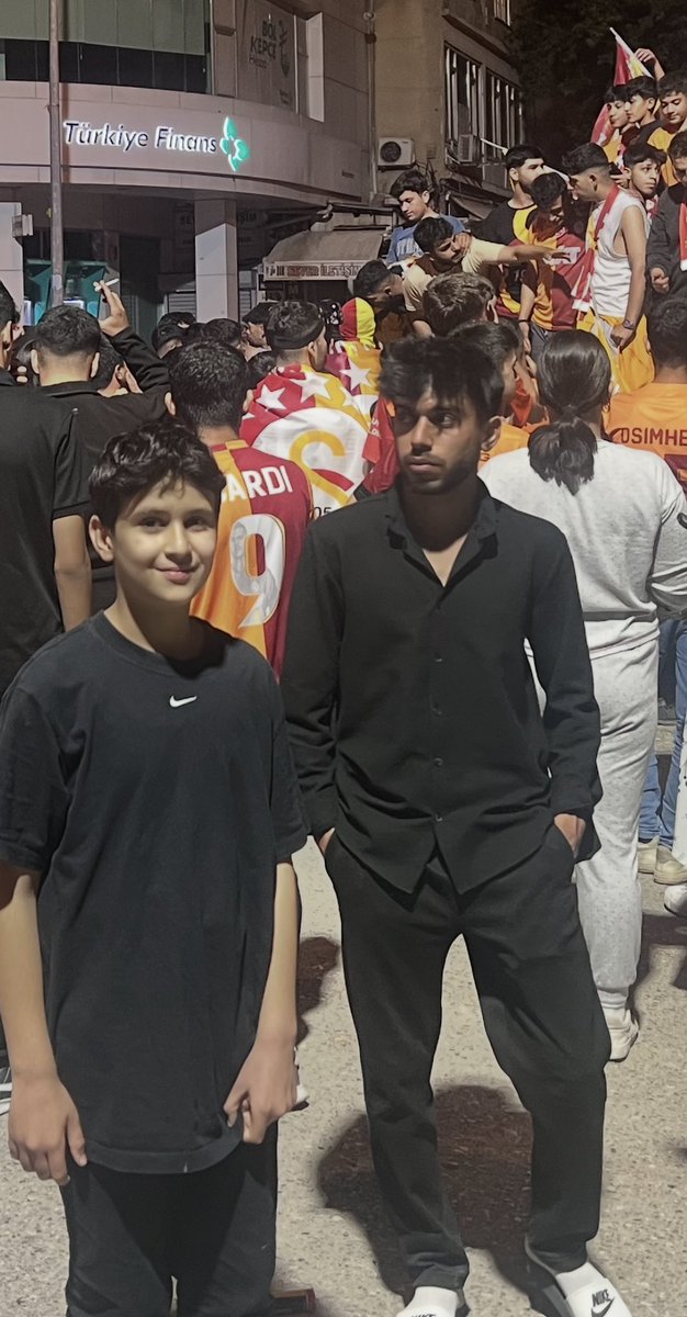 Partimizin her kademesinde görev almış değerli ablamız Sevinç Yıldırımın biricik kızı Tansu ve Onur çiftinin düğün törenine katıldık. Çiftimize ömür boyu mutluluklar dilerim.