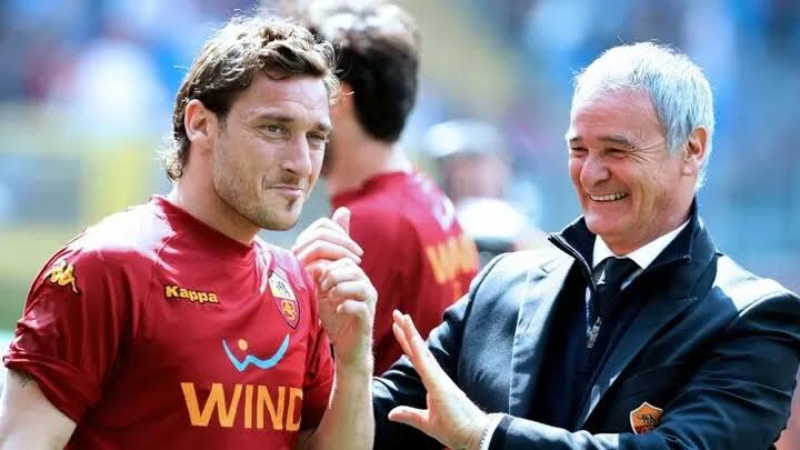 RomaSquare's tweet photo. Volvió del retiro para salvar a la Roma del descenso. A falta de una fecha, está a un punto de puestos de Champions League.

Claudio Ranieri, romano y romanista, gracias por todo 💛❤️🐺 https://t.co/32P2gO37CR