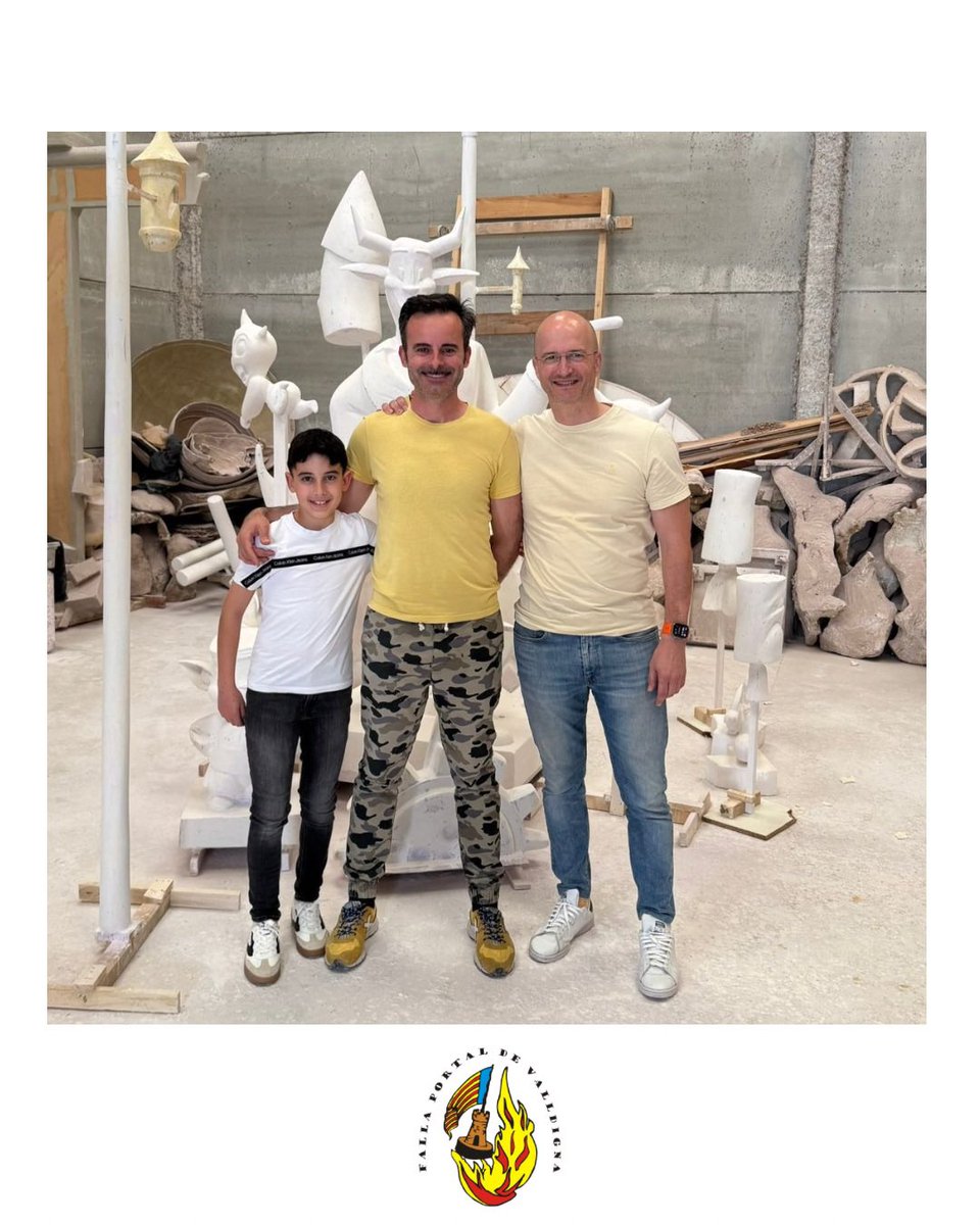 FallaPortal's tweet image. Els nostres presidents van anar a visitar el taller del nostre artista infantil, Victor Hugo.
Ens alegra comunicar-vos que un cop més serà l'artifex de la nostra falla infantil.

#ÉremSomiSerem #Falles2026 #FallaPortalDeValldigna #50Aniversari