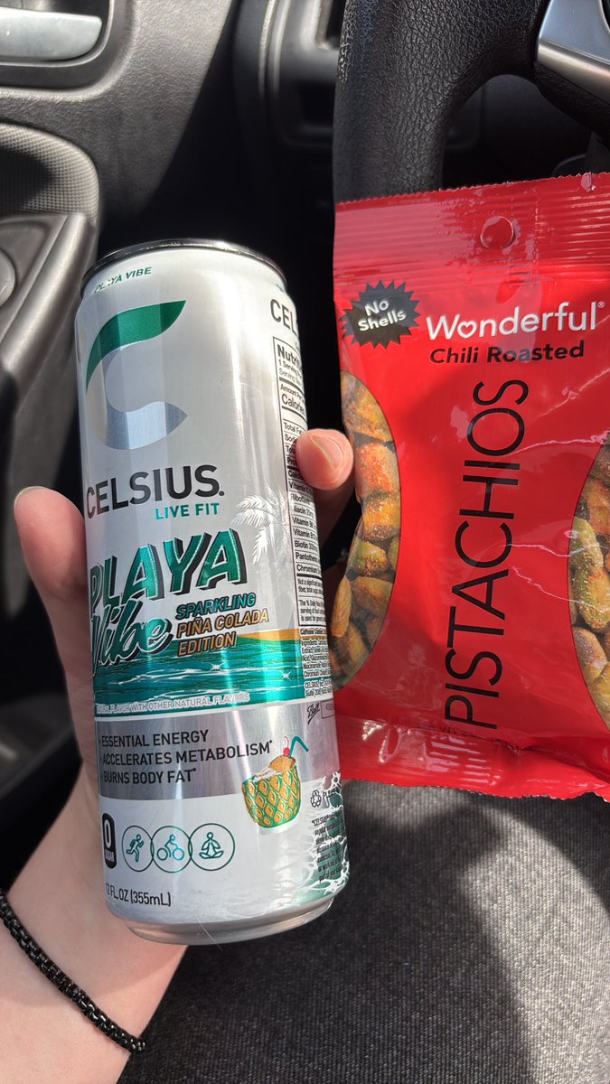 marniminn's tweet image. No pineapple vita coco @ this holiday (best combo w/ these pistachios) so I’m trying it with this pina colada Celsius instead. Will update.