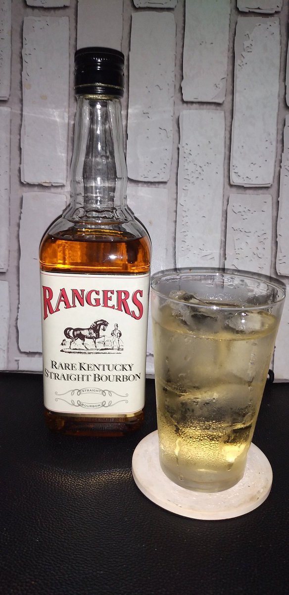 9639ryo's tweet photo. 土曜のウヰスキー
#RANGERS スルスル呑めるHB~ #MellowCorn 甘めのだけどボンデッドだから飲み応えは良い #TURKEY101RYE ロックでゆっくりと味・香りの変化を楽しみ、おかわりも 〆に #MakersCASKSTRENGTH 55.4%をロックでじっくりまったり最高 #ナイスバーボン #ナイスコーン https://t.co/LjMAxn9owk