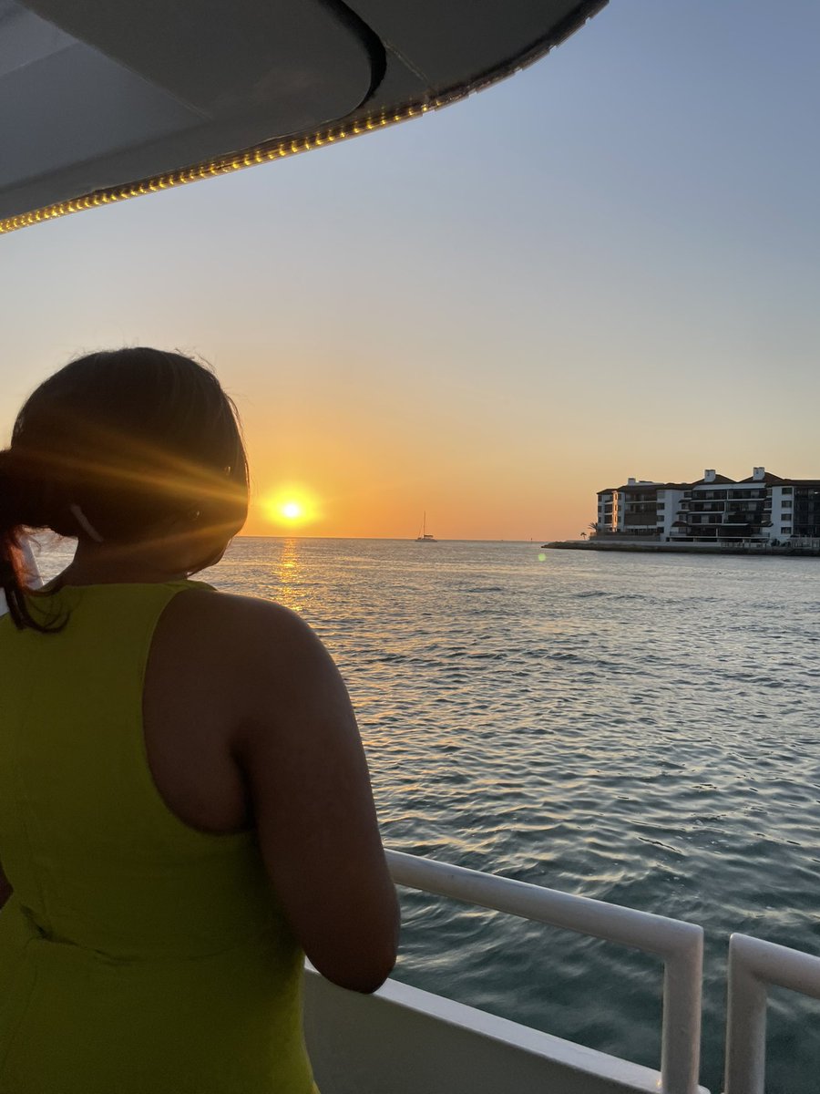 LynP9's tweet image. Meet me where the sky touches the sea …