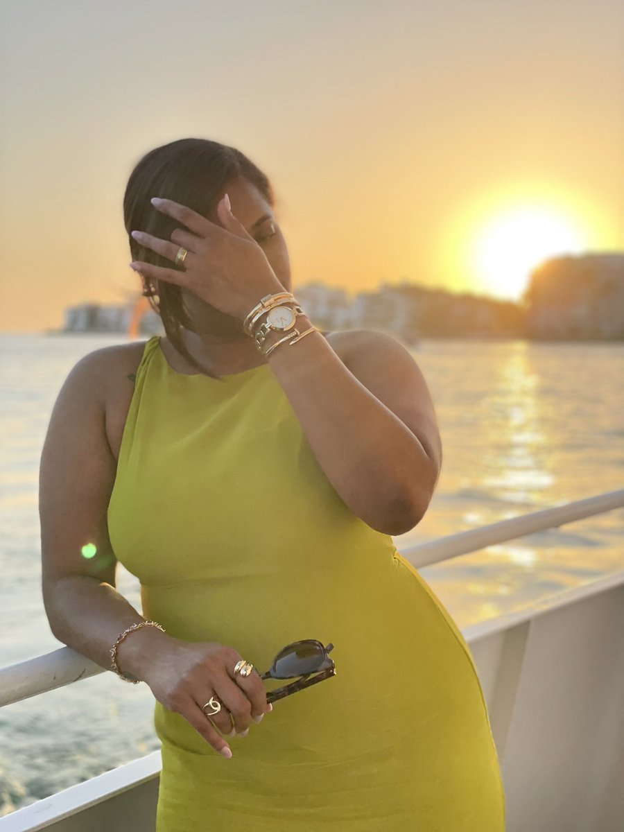 LynP9's tweet image. Meet me where the sky touches the sea …