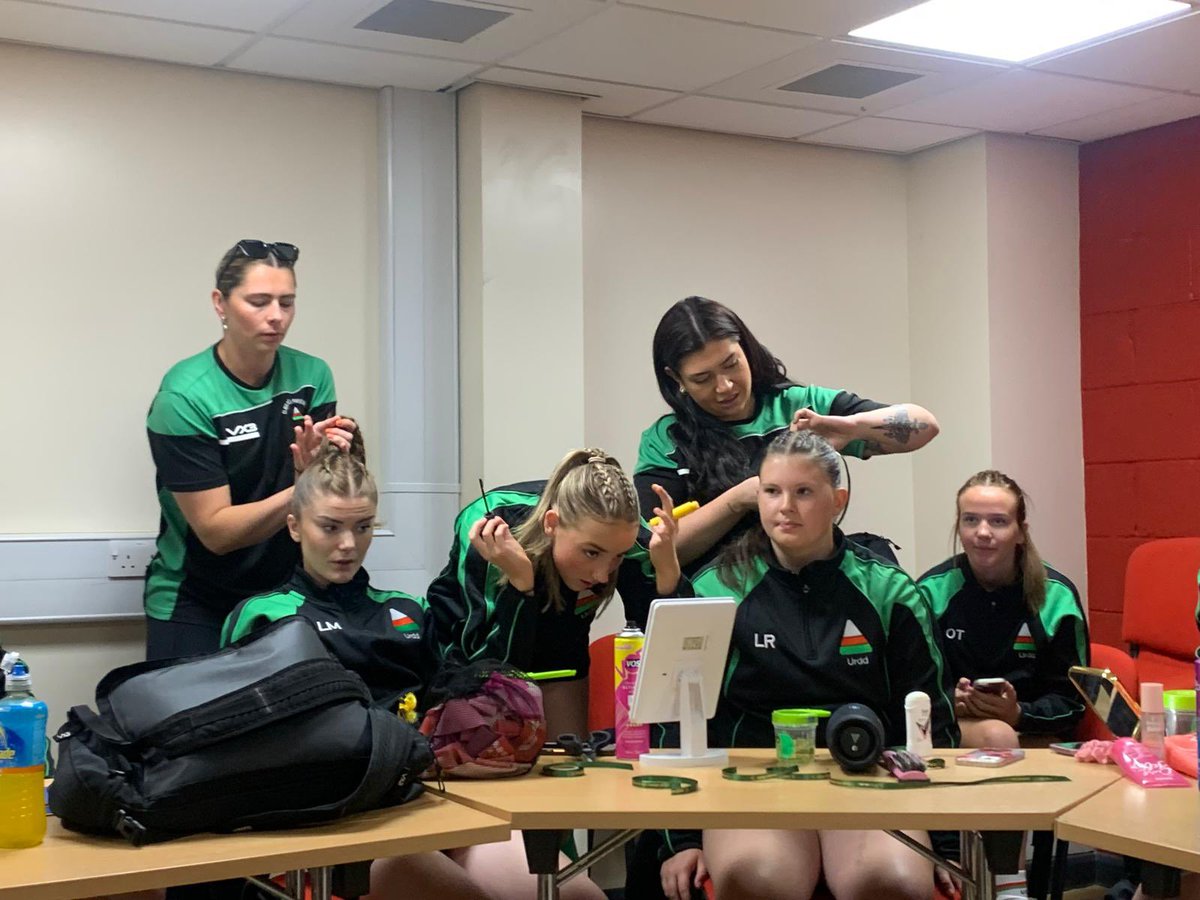coachedbycara's tweet photo. Urdd Gwyrdd 🥈 U14 National Club Champs 

No words to describe how proud I am of these girls 🙌🏻Fire, class and composure from start to finish. 
Another step in putting the North on the map 🫶🏻 Group of a lifetime. 

GREEN MACHINE AM BYTH 💚 https://t.co/vrZTrlTd7d