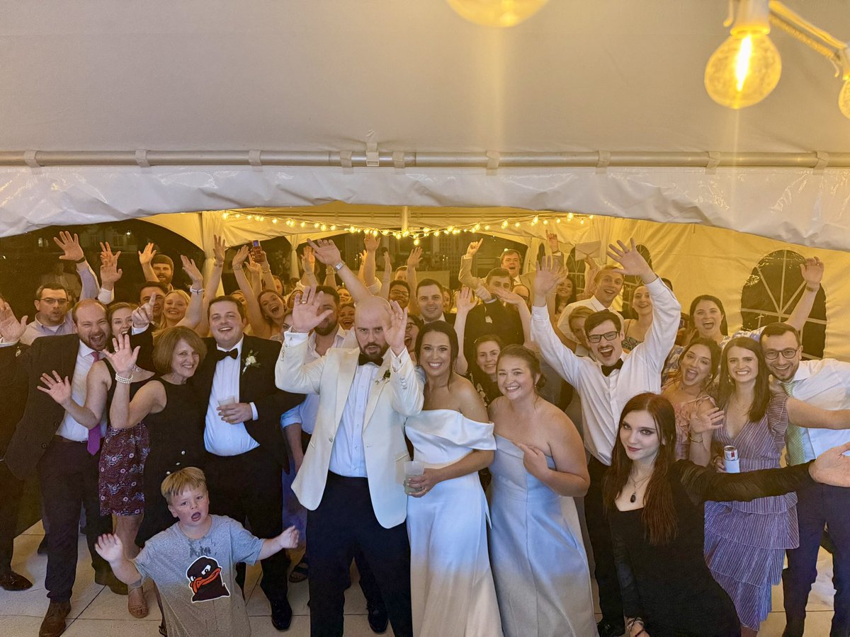 ❤️Olivia &amp; Dylan❤️
.
#FlyByRadio #BattleFriedmanHouse #TuscaloosaWedding #WeddingBand #LiveMusic #AlabamaWedding #WeddingVibes #PartyBand #HistoricTuscaloosa #WeddingCelebration #DanceTheNightAway #TuscaloosaEvents #WeddingMusic #SouthernWedding #May172025
