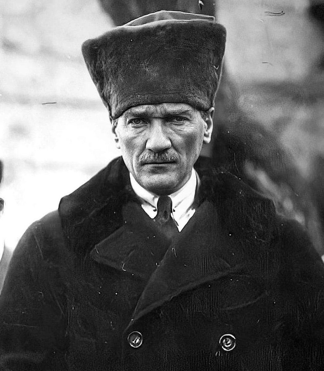muhendisyenn's tweet photo. Nutuk'un ilk cümlesi:

“1919 senesi Mayıs'ının 19. günü Samsun'a çıktım” Gazi Mustafa Kemal Atatürk! 🇹🇷❤️

19 Mayıs Atatürk'ü Anma, Gençlik ve Spor Bayramımız kutlu olsun!  🫡🇹🇷

 #19mayis1919 https://t.co/KYuRd780ZY