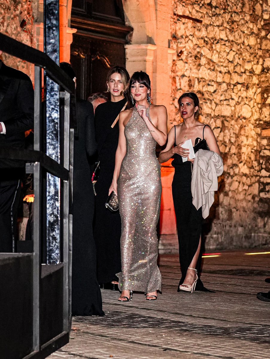 Dakota Johnson Updates tweet media