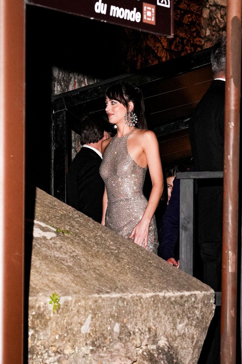 Dakota Johnson Updates tweet media