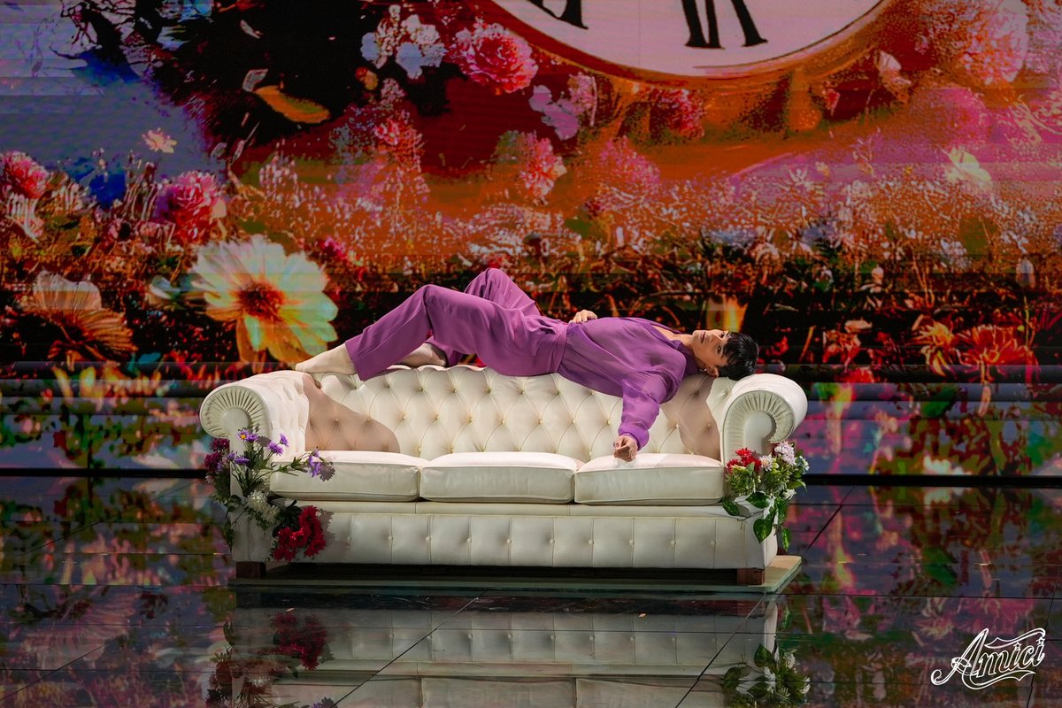 Nessuno:

Deborah Lettieri dalle 21.30: #Amici24