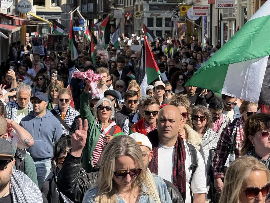 JaimeNindiri's tweet photo. 🚨Miles de personas en Estocolmo, Londres y La Haya protestan contra los ataques en Gaza y recuerdan los 77 años de Nakba, denunciando genocidio y desplazamiento forzado palestino de 1948. #Gaza #Paslestina
#Nicaragua
#PLOMO19
@CarlosEmilioDH https://t.co/hWqvKKa5Lg