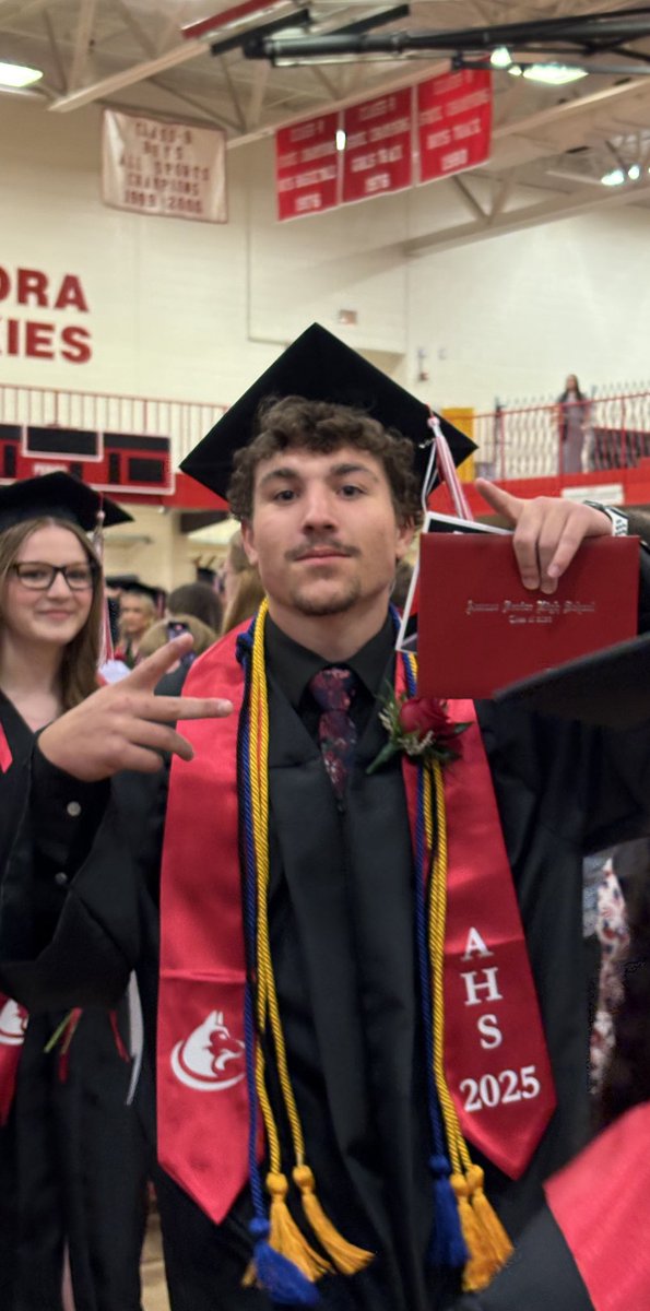 ADMIN FACE REVEAL:

Well it’s finally time. I’m Keegan Chaney and I run the barstool. It was an absolute honor to run this account for the last three years. Thanks to the admins before me who laid the foundation. 

Hate us or love us, you still watched. 

Roll ‘Skies 4L‼️