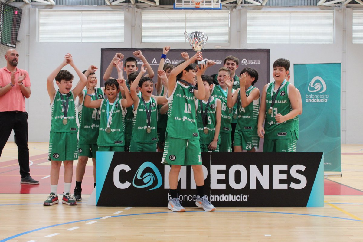 DOMINIO EN MINIBASKET 
En una gran mañana de domingo  nuestros equipos femenino y masculino se han proclamado campeonas y campeones de liga.
Ahora, la vista ya en dos nuevas participaciones de nuestro club en los CADEBA.
Fotos: <a href="/FABJaen/">FAB Jaén</a>
