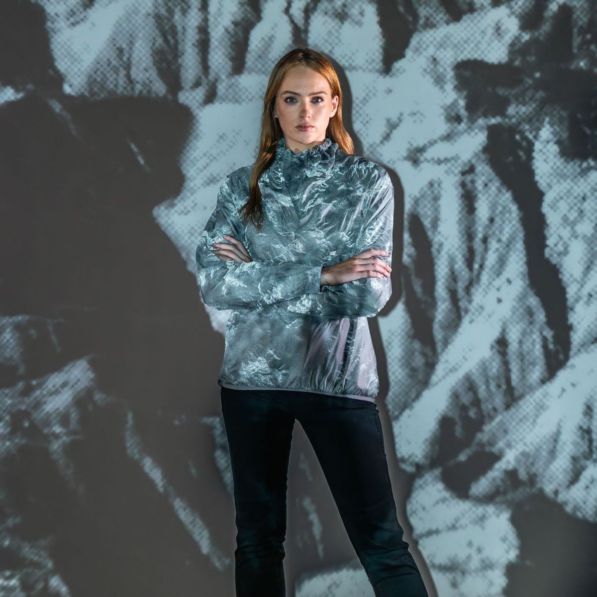 Our new Tor armoured shirt offers fantastic visibility in low light conditions with the provided throwover waterproof shell finished in a fantastic all-over tonal reflective print.
#trustinknox