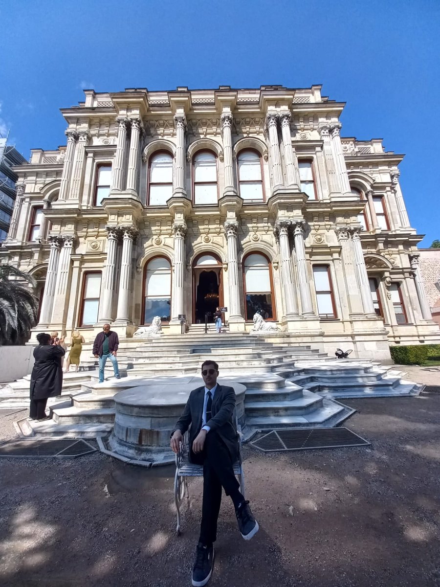 Han; Ulu insan,eski Türk - Moğol topluluklarında hükümdar,lider.