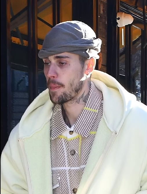 New Photo of Justin Bieber... is he doing okay? 😮