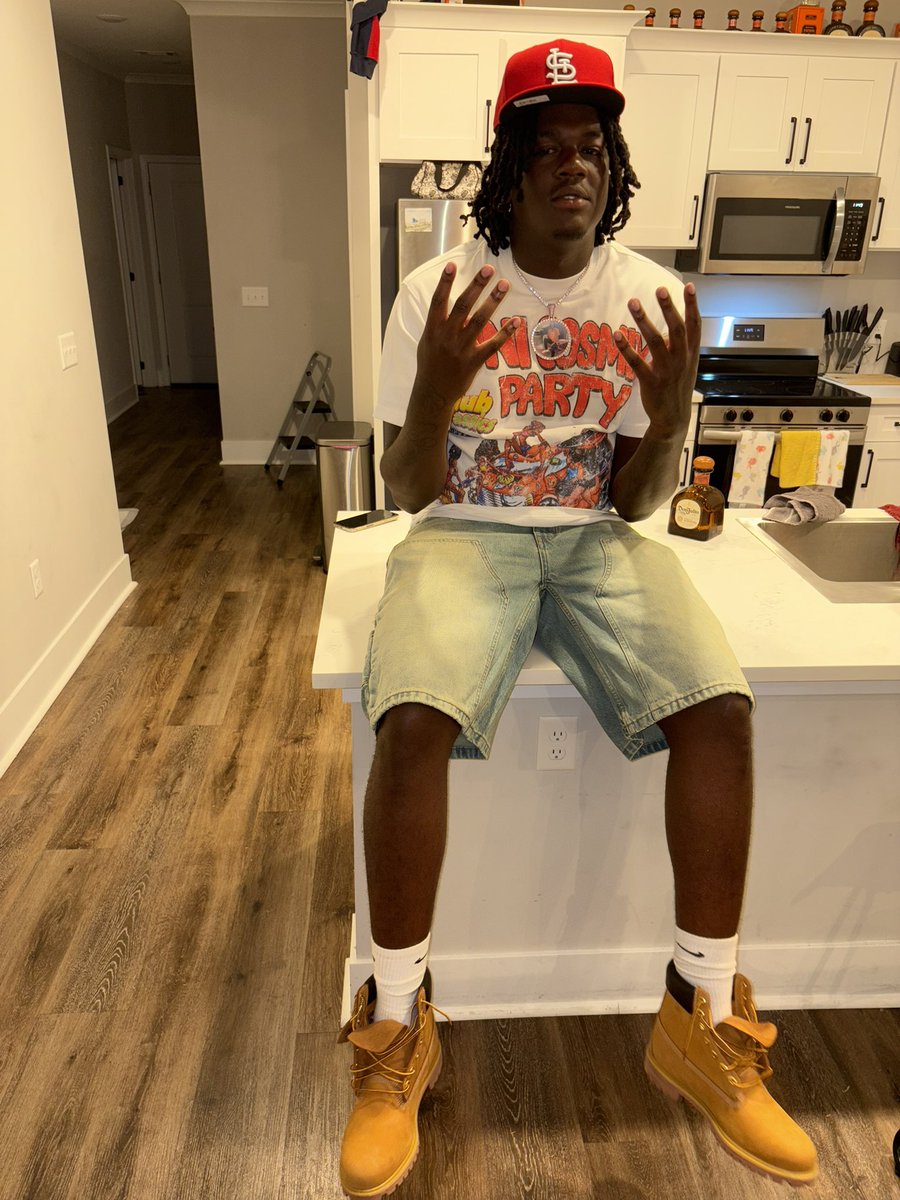 1babayee's tweet photo. What is it to be sad about when a nigga this fly ? 🦅 
#almostnormal https://t.co/Y3lffKD0Bq