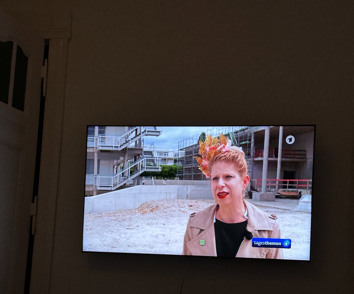 „Ich werde heute von den Tagesthemen interviewt. Und ich hab Bock das zu tragen.“ feier ich 
#tagesthemen