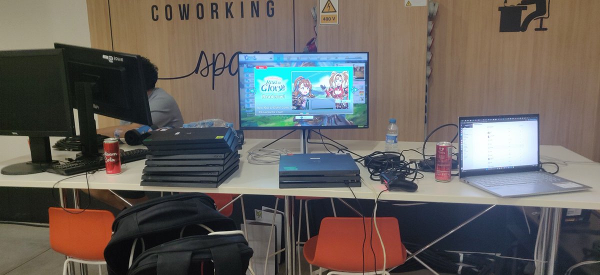 We get to the venue on saturday, and after a quick scan of the area there seemed to be no setups, except for 1 that was tucked away in a corner on what seemed to be a TO desk. Since it was the only setup we found, we got on it and got on char select.

(5/17)