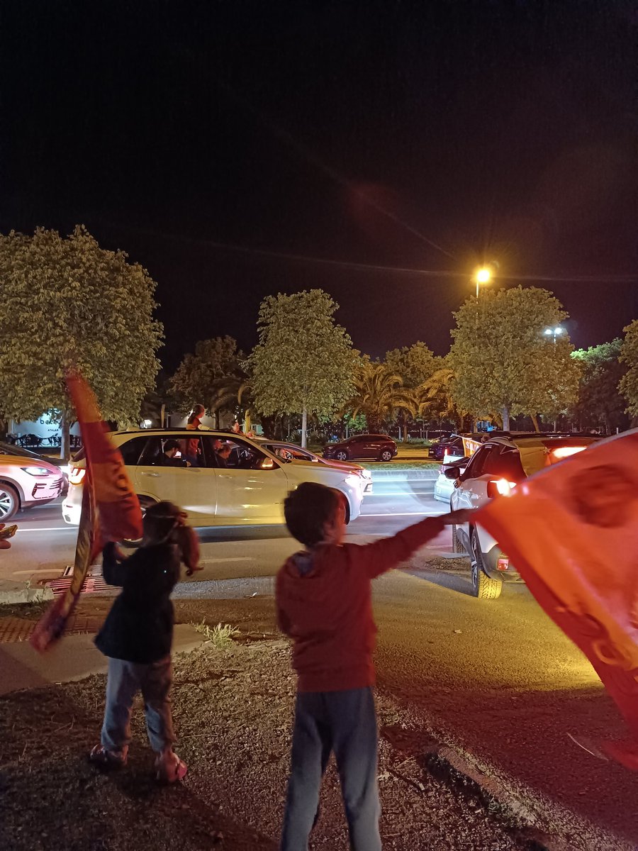 Bu yaşlarında 4 şampiyonluk gördüler 💪😌 Bu kutlama en çok onların hakkı ❤️💛 #GalatasaraySK
<a href="/GalatasaraySK/">Galatasaray SK</a> 
<a href="/dincerazaphangs/">Dinçer Azaphan</a>