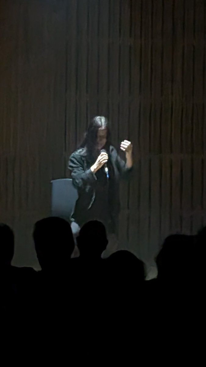 brokenviolin83's tweet image. I've waited a long while to finally see #KeeleyForsyth and it was nothing short of breathtaking in #Leeds tonight !
First time at @Howard_Assembly too.