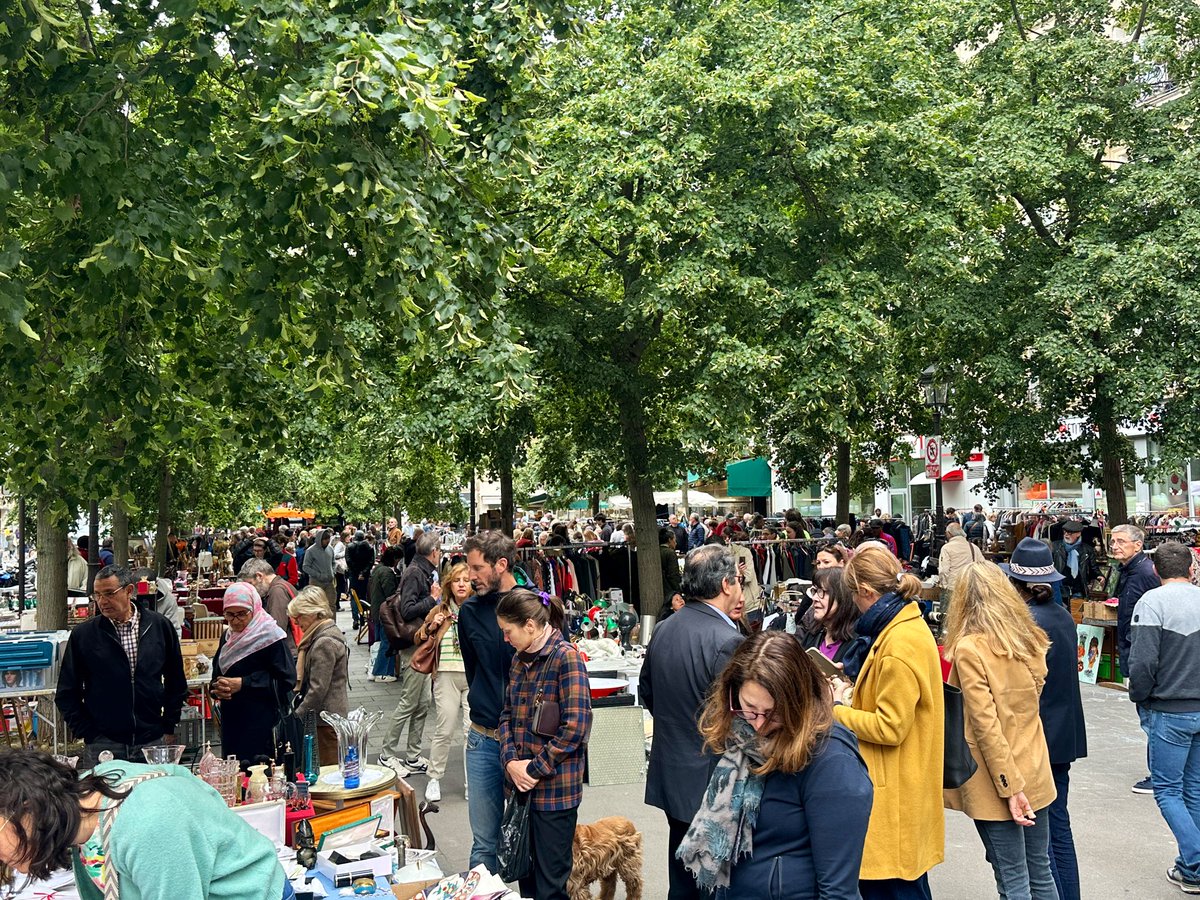 #Paris17 Un week-end animé pour les chineurs dans les quartiers : place Lévis hier, boulevard des Batignolles et avenue Niel dimanche avec le beau temps ! Merci aux associations <a href="/LevisVillage17/">Lévis Village</a> et organisateurs soutenus par <a href="/Mairie17/">Mairie du 17e</a> 
📆 Agenda Mai-Juin :
calameo.com/read/000536966…