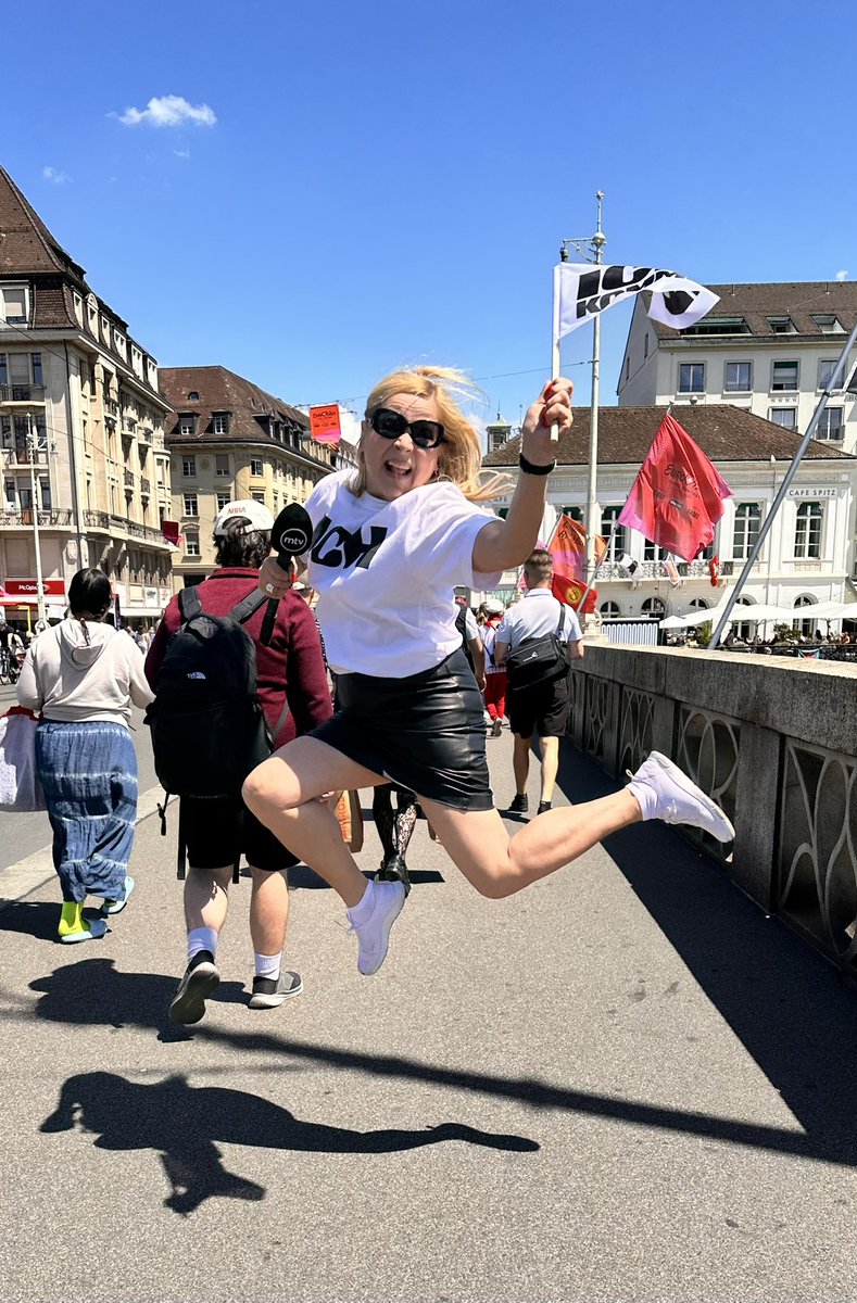 Huikea euroviisuviikko takana! Oli hienoa raportoida Maikkarin uutisille Suomen supervuodesta! #Eurovision2025 <a href="/MTVUutiset/">MTV Uutiset</a>