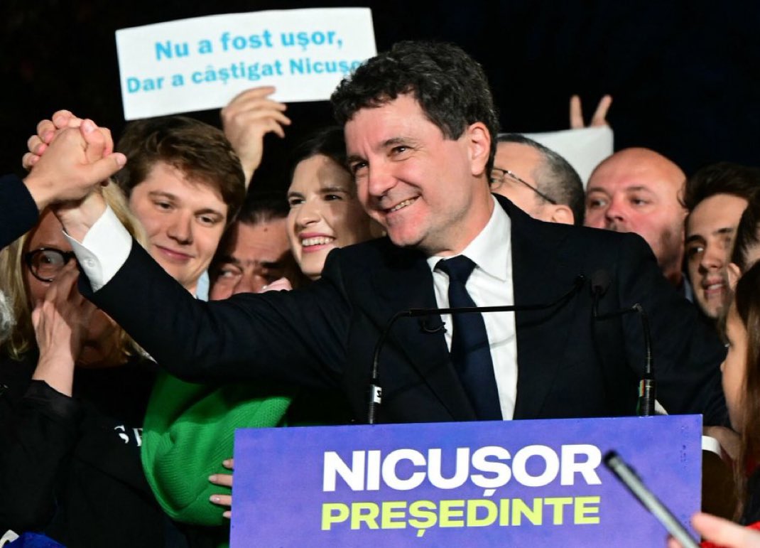 Constance Le Grip (@constancelegrip) on Twitter photo Très heureuse de la victoire de <a href="/NicusorDanRO/">Nicușor Dan</a> à la présidence de la République de Roumanie ! Le peuple roumain a choisi la démocratie, l'Etat de droit et l'Union européenne, contre le populisme. 🇷🇴🇪🇺🇫🇷 Très heureuse de la victoire de <a href="/NicusorDanRO/">Nicușor Dan</a> à la présidence de la République de Roumanie ! Le peuple roumain a choisi la démocratie, l'Etat de droit et l'Union européenne, contre le populisme. 🇷🇴🇪🇺🇫🇷