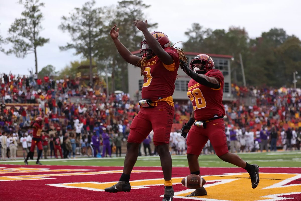 Jeremiahhn13's tweet photo. Blessed to have received my first NCAA offer from Tuskegee University‼️
#Blessed #SkegeeFB @KuntryKane205 @CSmithQBs https://t.co/czEImqrhLc
