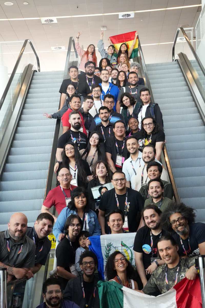pyconcharlas's tweet image. 🎉 ¡Cerramos nuestra participación en #PyConUS 2025!
Gracias a la comunidad hispanohablante por el increíble apoyo al track en español: PyCon Charlas 💬🐍
Fue un honor compartir, aprender y conectar con Pythonistas de todo el mundo 🌍
#PyConCharlas #PythonEnEspañol